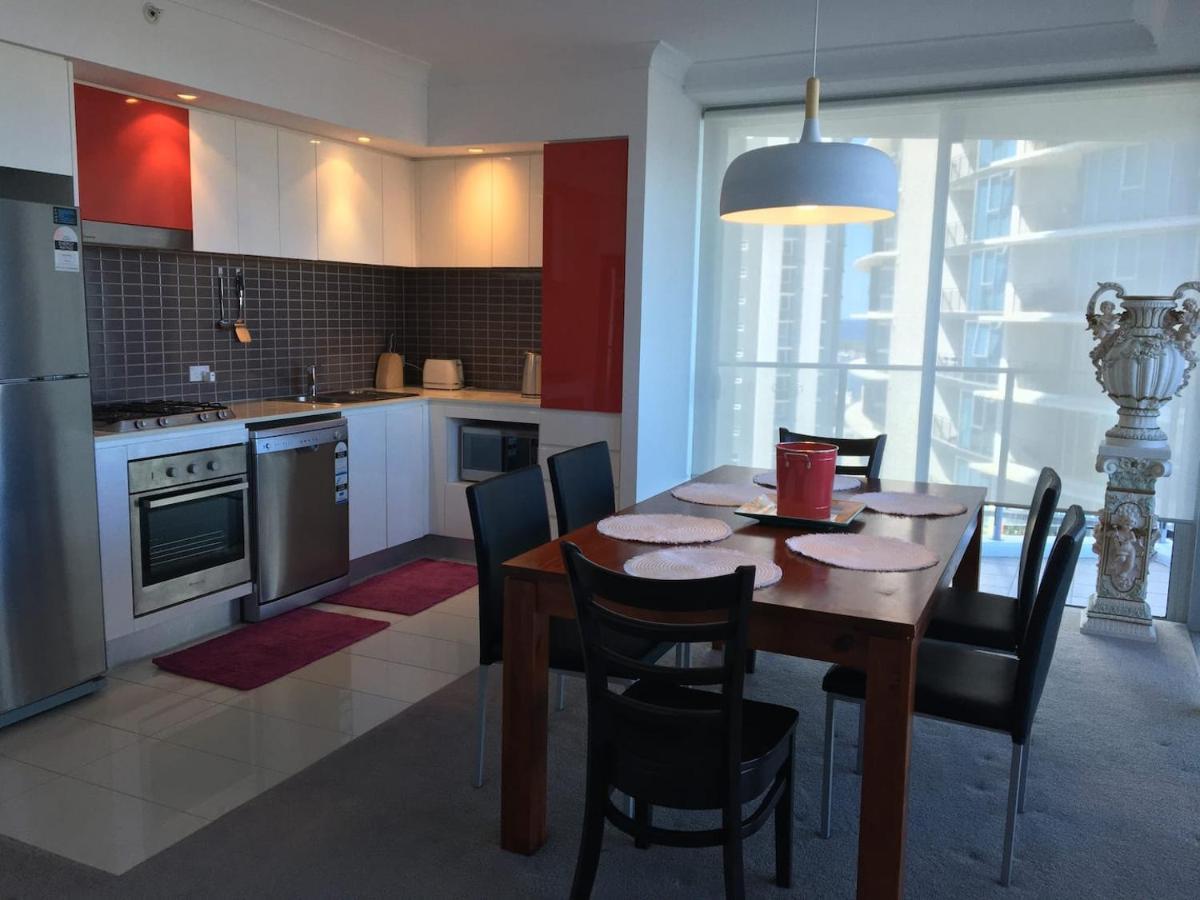 Three-Bedroom Apartment With Amazing View Near Surfers Paradise Gold Coast Exterior photo