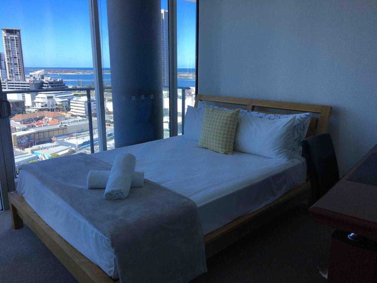 Three-Bedroom Apartment With Amazing View Near Surfers Paradise Gold Coast Exterior photo