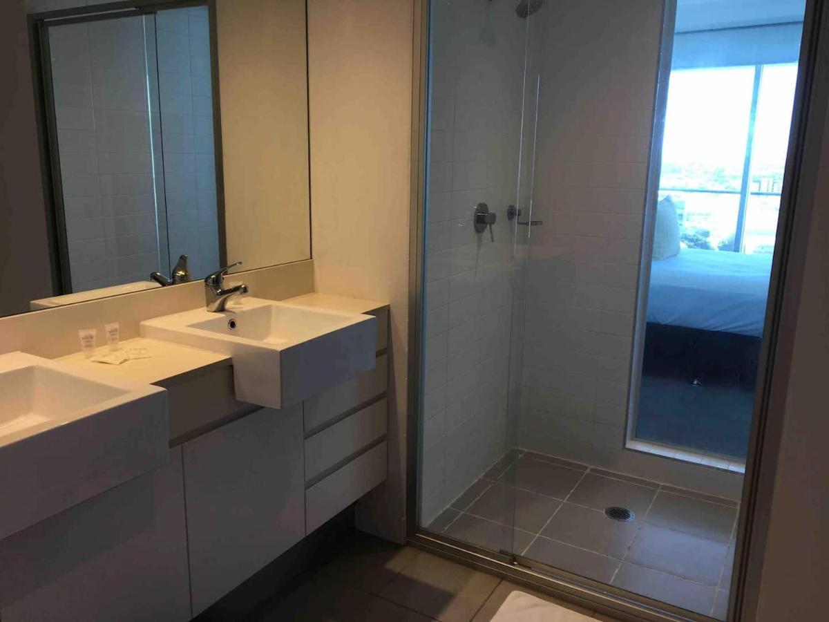 Three-Bedroom Apartment With Amazing View Near Surfers Paradise Gold Coast Exterior photo